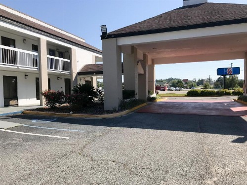 Motel 6-Metter GA - image 3