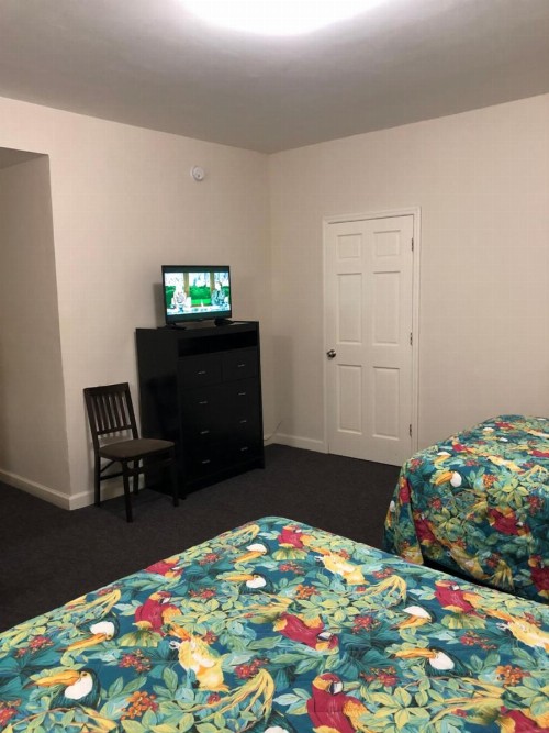 Lombardy Inn Hotel - image 6