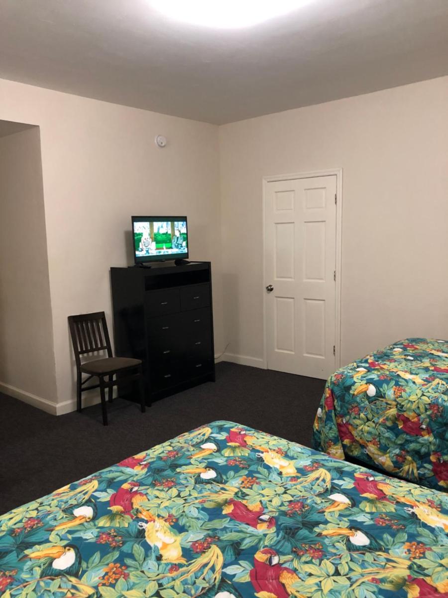 Lombardy Inn Hotel - image 6