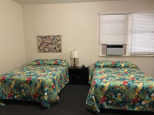 Lombardy Inn Hotel - image 8