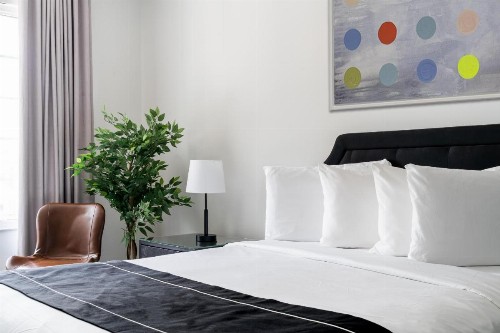 Essex House Hotel - image 10