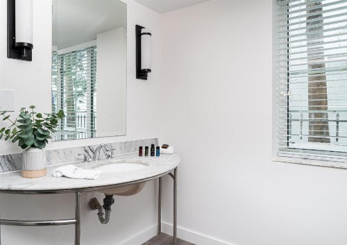 Essex House Hotel - image 16