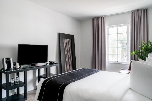 Essex House Hotel - image 9