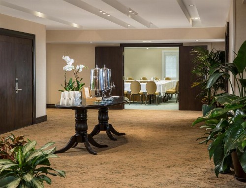 The Palms Hotel & Spa - image 10