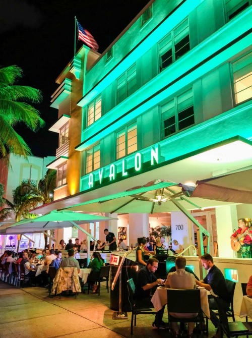 Avalon Hotel - image 20