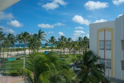 Avalon Hotel - image 29