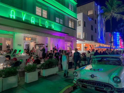 Avalon Hotel - image 7