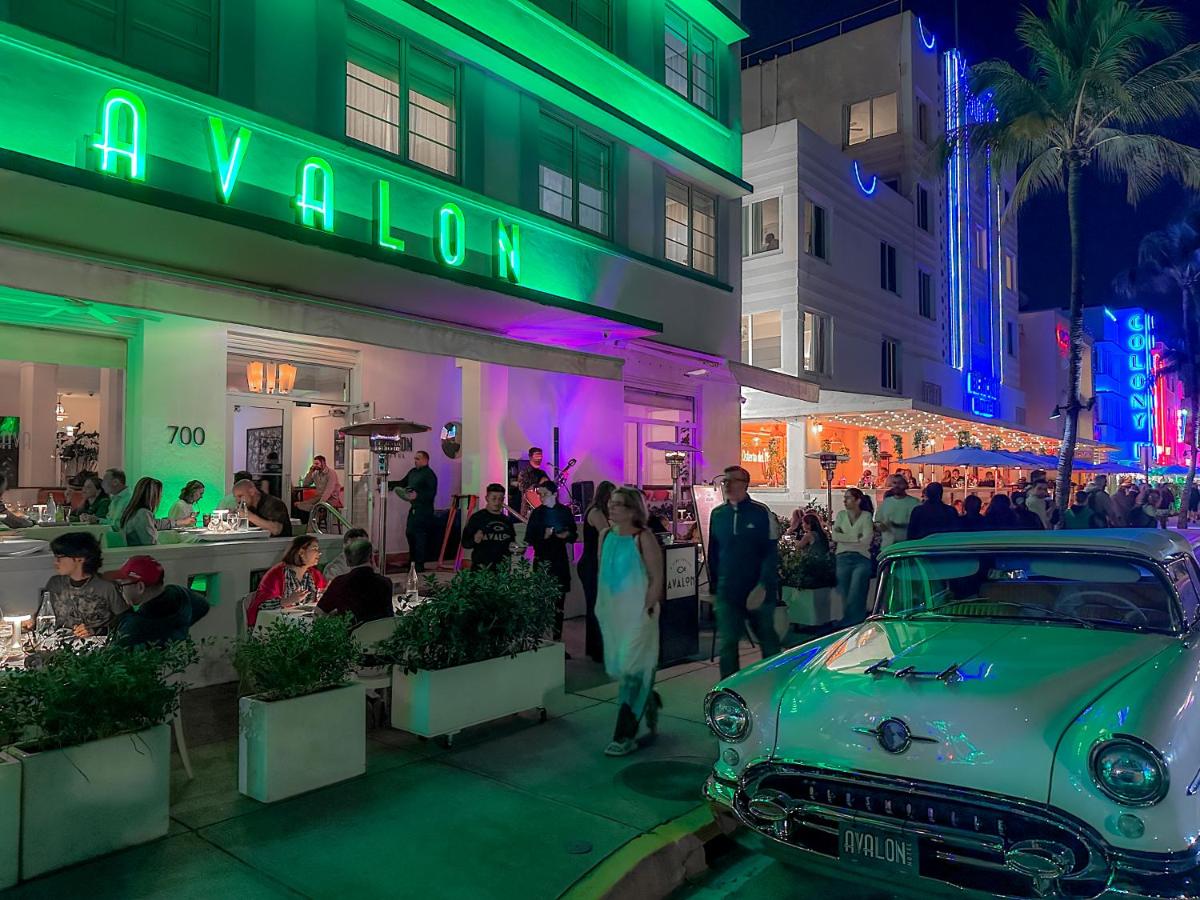 Avalon Hotel - image 7