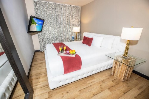 Metropole Suites South Beach - image 4