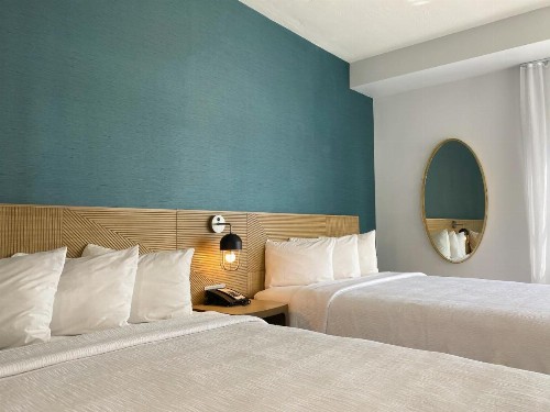 Marseilles Beachfront Hotel - image 6