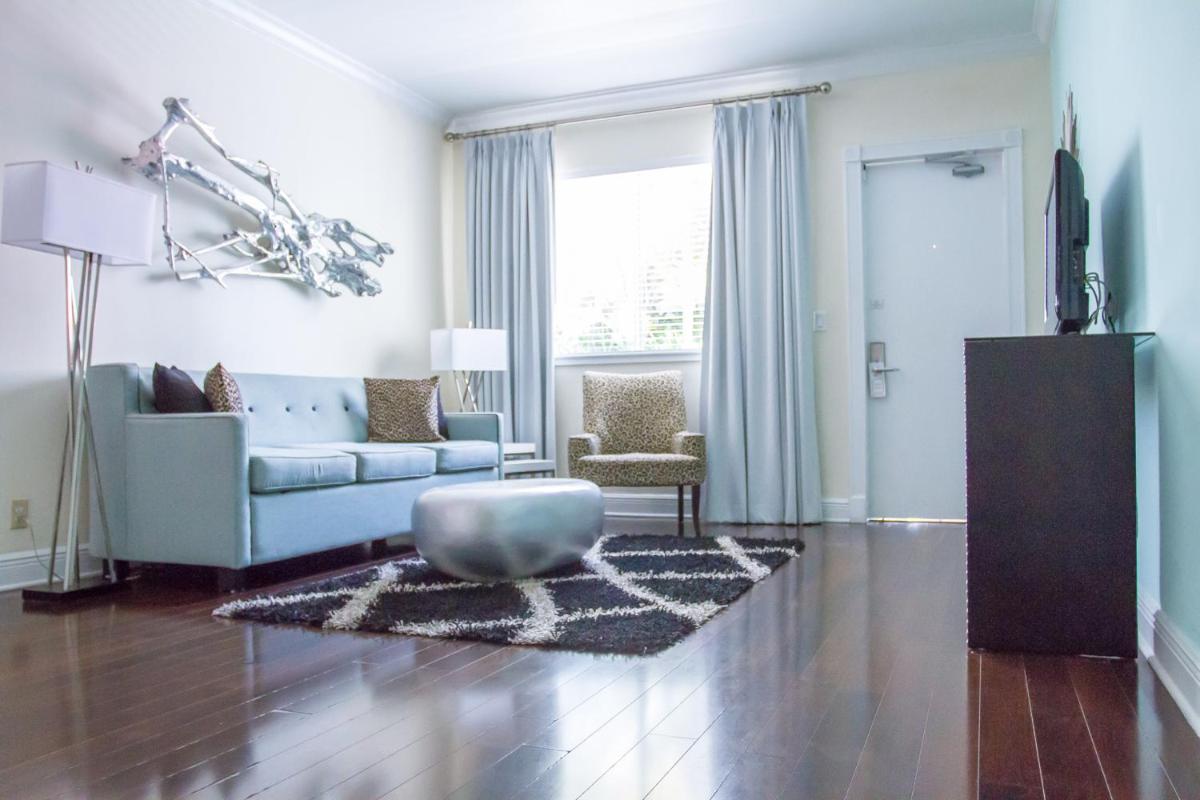 Dorchester Hotel & Suites - image 2