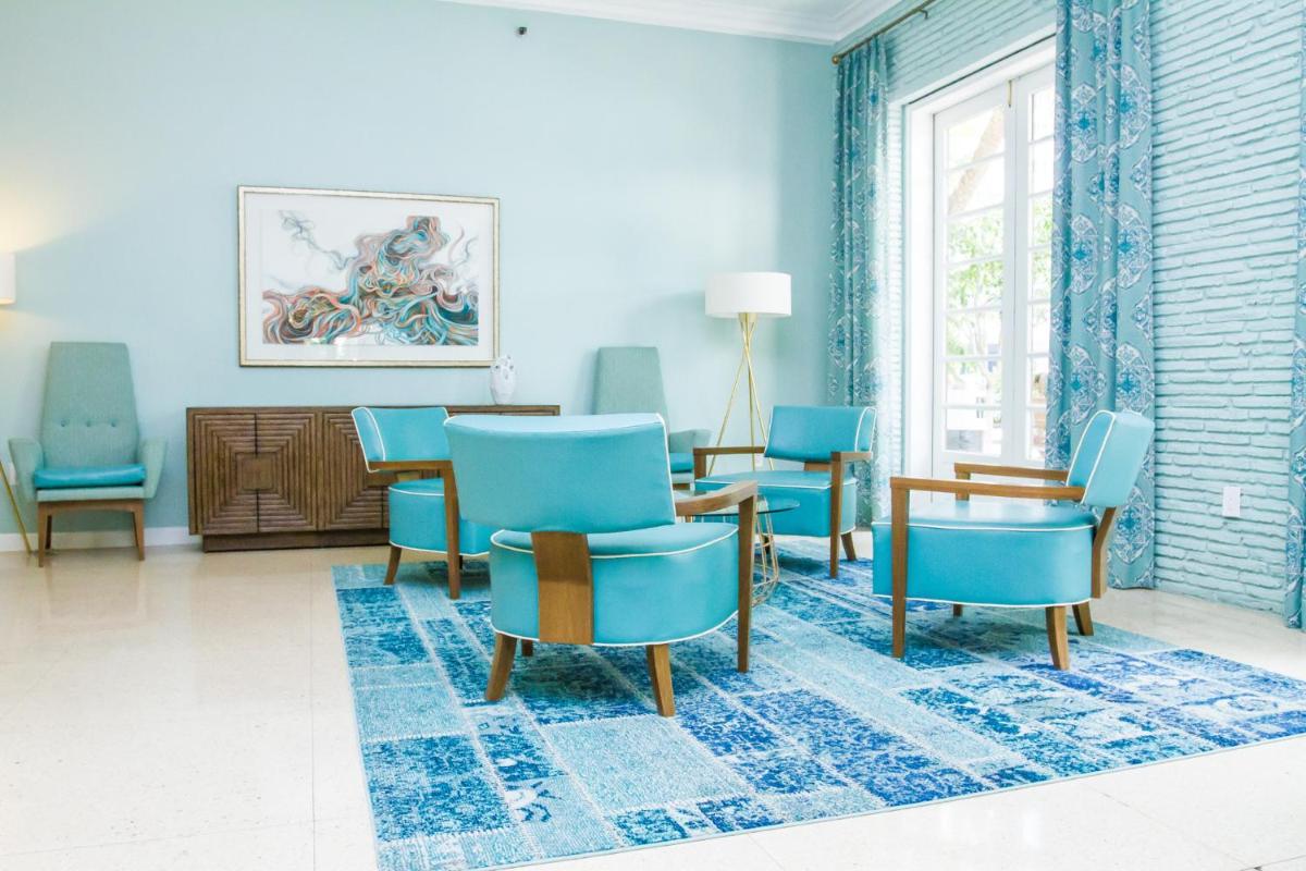 Dorchester Hotel & Suites - image 4
