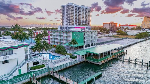 Best Western On The Bay Inn & Marina - image 1