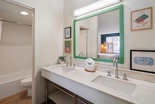 Best Western On The Bay Inn & Marina - image 38
