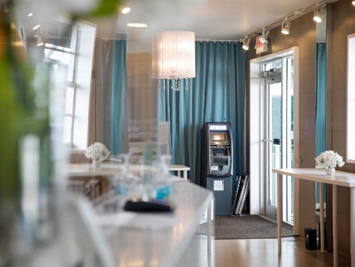 Ocean Reef Suites - image 7