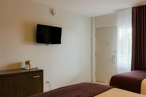 Collins Hotel - image 15