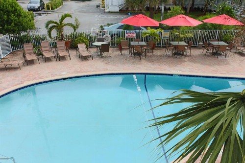 Collins Hotel - image 21