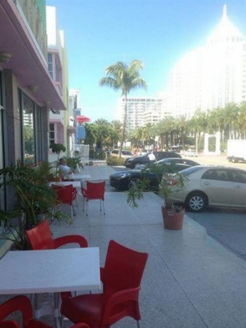 Collins Avenue Hostel - image 12