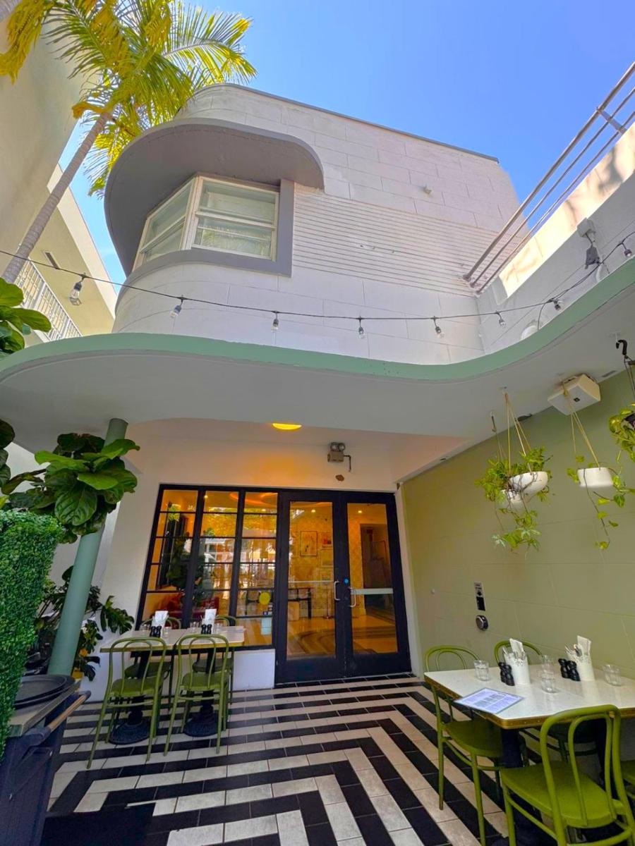 FBH Fashion Boutique Hotel - image 2