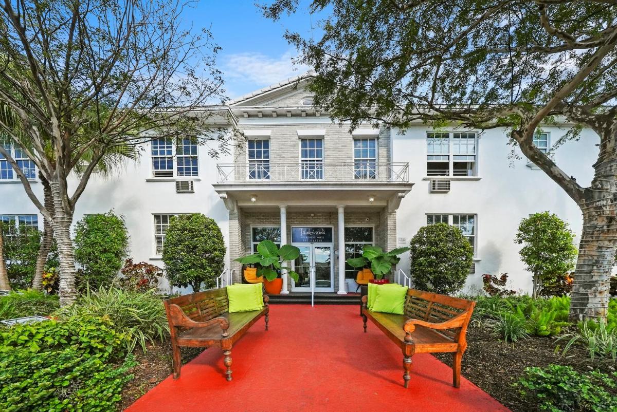 Tradewinds Apartment Hotel Miami Beach - image 3