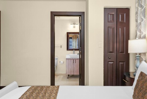 Tradewinds Apartment Hotel Miami Beach - image 39