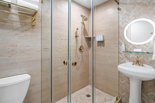 Cardozo Hotel - image 50