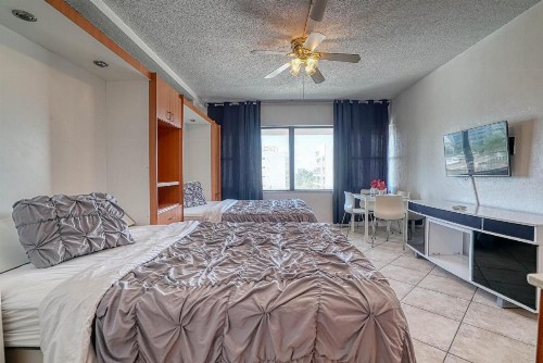 Deluxe Private Studios at the Casablanca - image 4