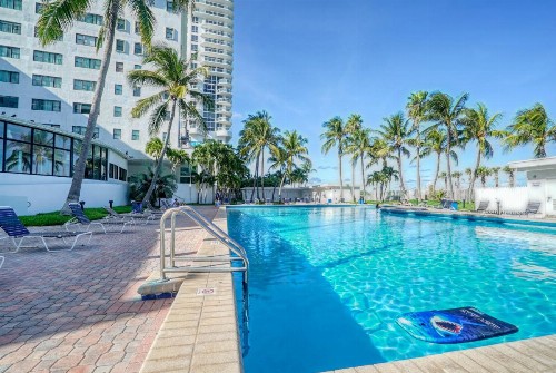 Deluxe Private Studios at the Casablanca - image 7