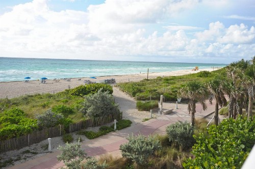 Crystal Beach Suites Oceanfront Hotel - image 9