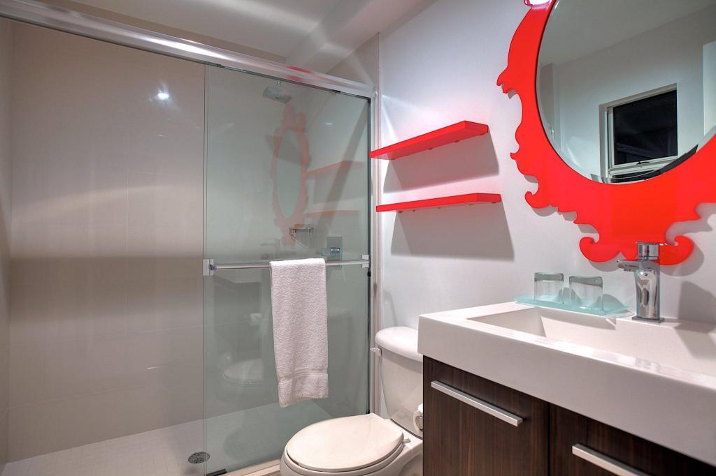 Red South Beach Hotel - image 6