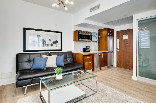 Congress Suites at the Strand - image 7