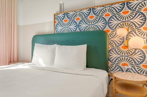 South Beach Plaza Hotel - image 11