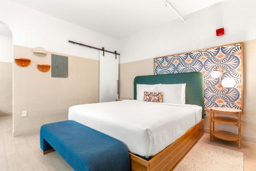 South Beach Plaza Hotel - image 18