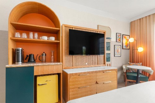 South Beach Plaza Hotel - image 3