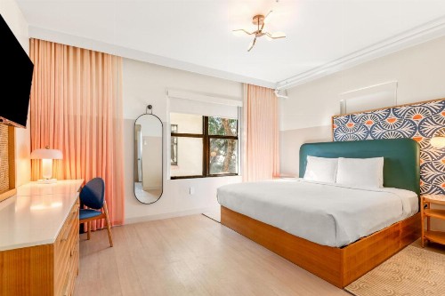 South Beach Plaza Hotel - image 30