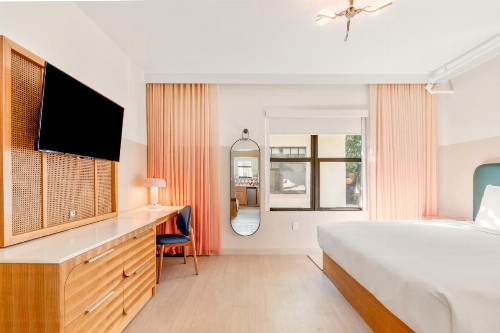 South Beach Plaza Hotel - image 35