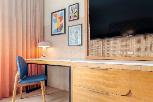 South Beach Plaza Hotel - image 4