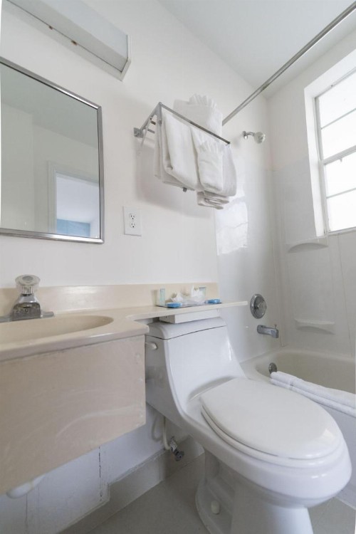 Ocean Surf Hotel - image 5
