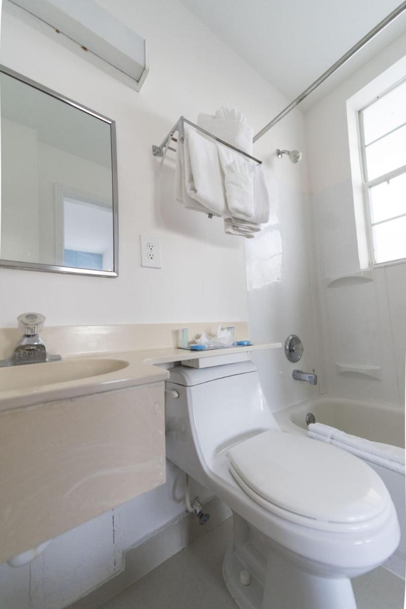 Ocean Surf Hotel - image 5