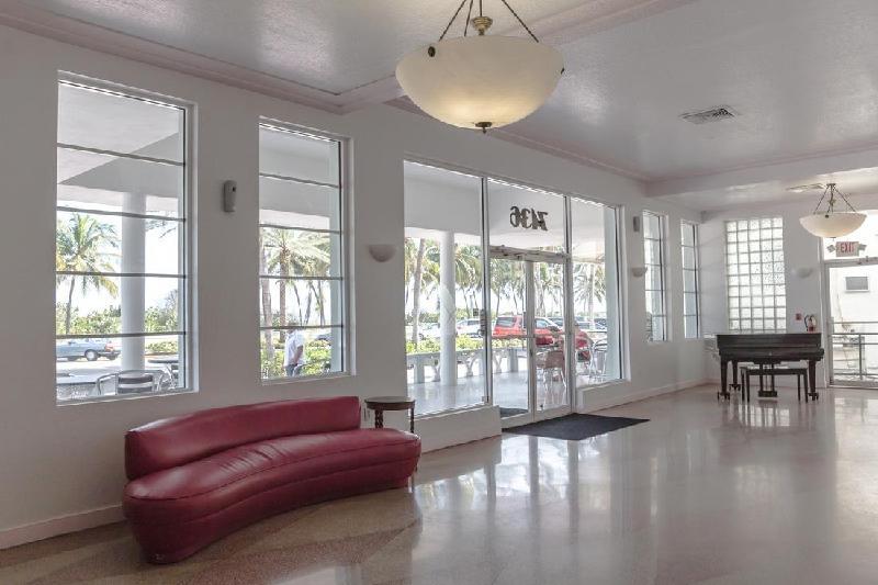 Ocean Surf Hotel - image 4