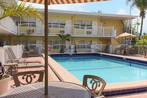 Beach Place Hotel - image 41