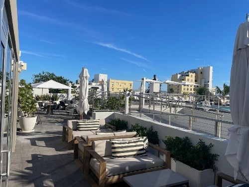 Nassau Suite Hotel - image 22