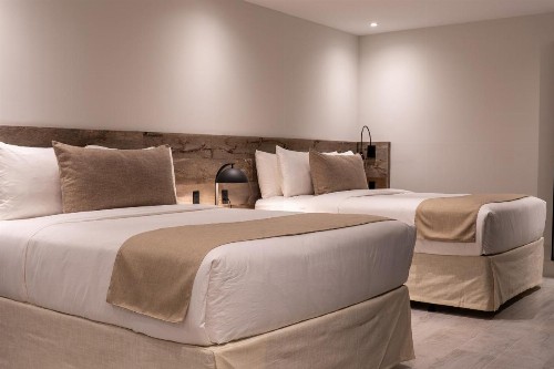 Nassau Suite Hotel - image 39