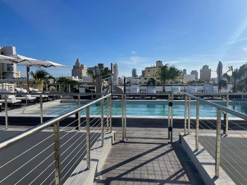 Nassau Suite Hotel - image 44