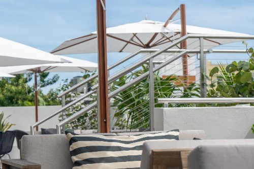 Nassau Suite Hotel - image 45