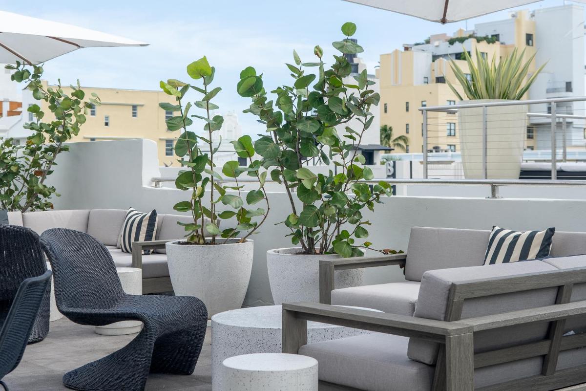 Nassau Suite Hotel - image 5
