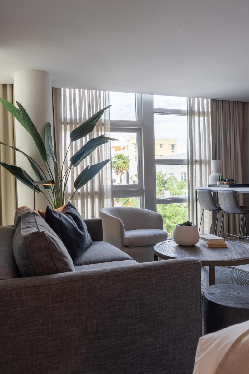 Nassau Suite Hotel - image 7