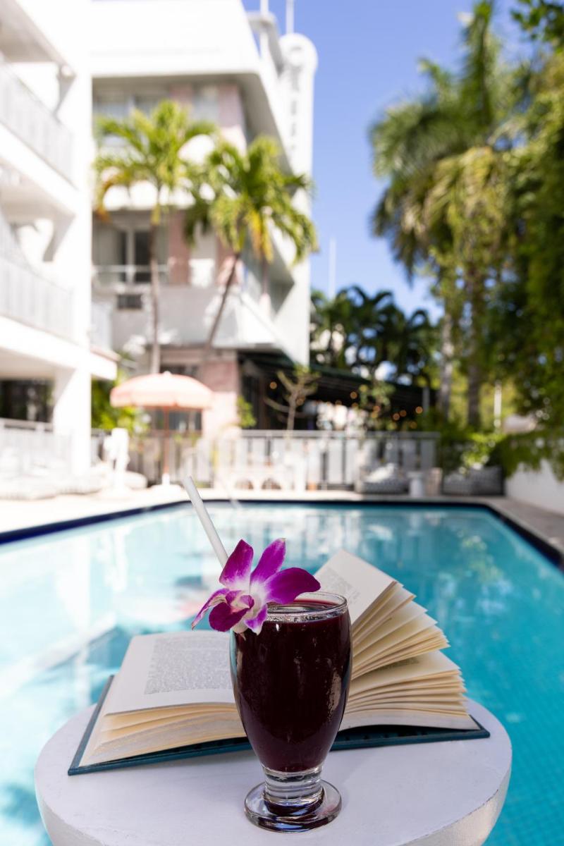 Crest Hotel Suites - main image
