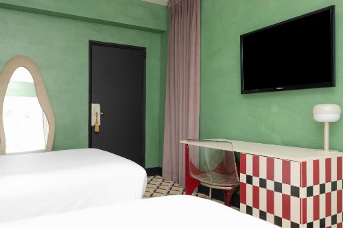 Crest Hotel Suites - image 14