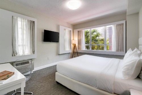 Crest Hotel Suites - image 2